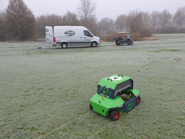 Hoofdgreenkeeper Christian Nueboer van Golfbaan Zeewolde: 'We gaan dit jaar een langere pilot met de Violette draaien op een wat schonere plot. Ik wil berekenen hoe vaak ik met Violette op dezelfde plek terug moet komen bij maximale inzet van de machine, 