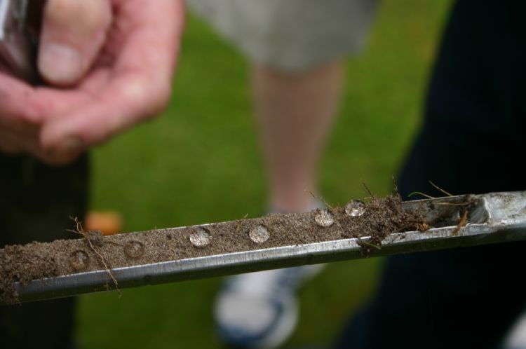 Met een waterdruppeltest is de waterafstotendheid eenvoudig te bepalen.