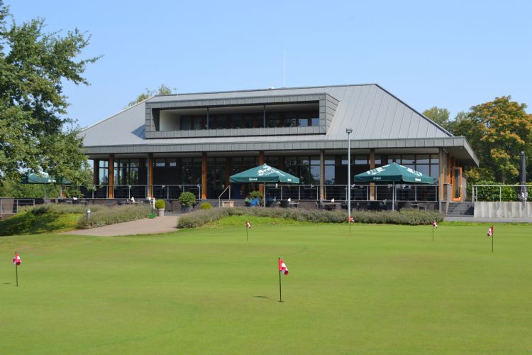 Het clubhuis van de Maastrichtse Golfclub en Golfclub Lanaken