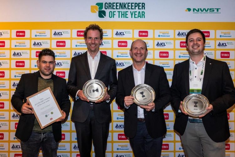 Verbeet met de drie Greenkeeper of the Year-genomineerden: Nicolas de Schutter, Allan Salmond en Jef Reynders. Verbeet met de drie Greenkeeper of the Year-genomineerden: Nicolas de Schutter, Allan Salmond en Jef Reynders.