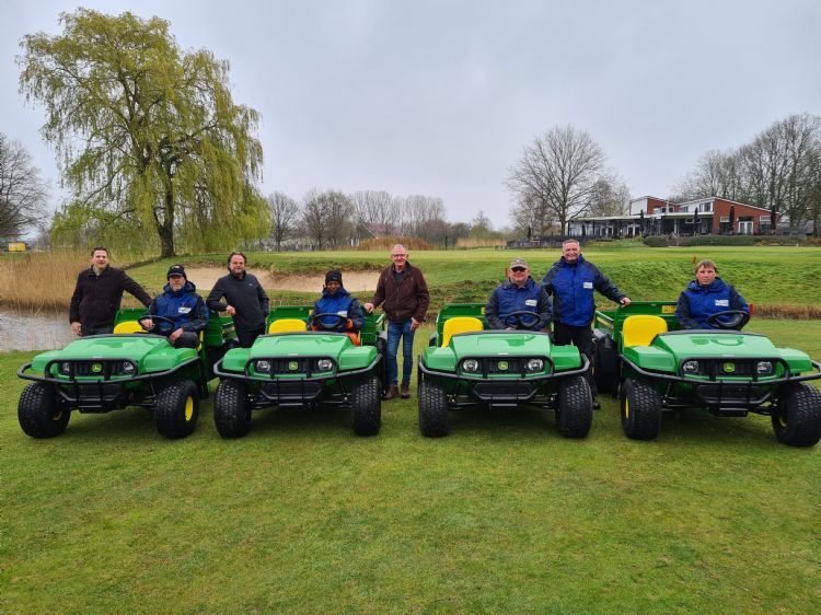 Olaf van Grol, Dennis van den Dries, Dirk-Jan Vink, Ebi Seisays, Ben Veldhuis, Chris van den Hoek, Ronald van Os en Ricardo van Baal (vlnr)