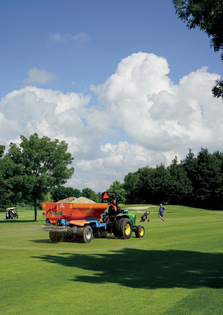 GKB-spreader op Golfclub Cromstrijen (foto: Mirjam Lems fotografie)