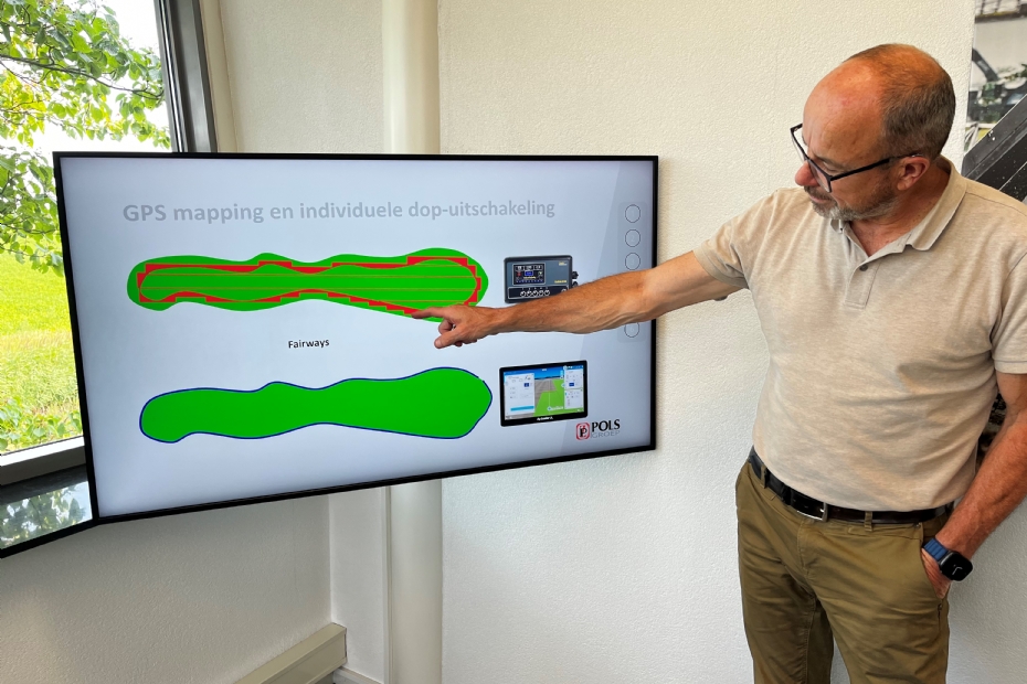 Cees Wolters legt met deze kaart uit dat GPS de spuitprecisie naar een hoger niveau tilt.